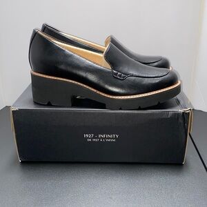 NWB - Naturalizer Women’s Cabaret Lug Sole Loafers Faux Leather - SZ 9 1/2 W